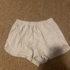 grey shorts